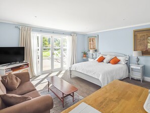 2 quartos, ferros/tábuas de passar roupa, Wi-Fi de cortesia