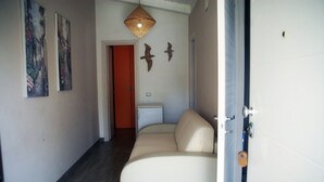 Unclassified image, 5 of 13, button - Little house by the sea (Licinella-Torre di Paestum)