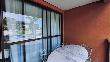 Apartment | Dining