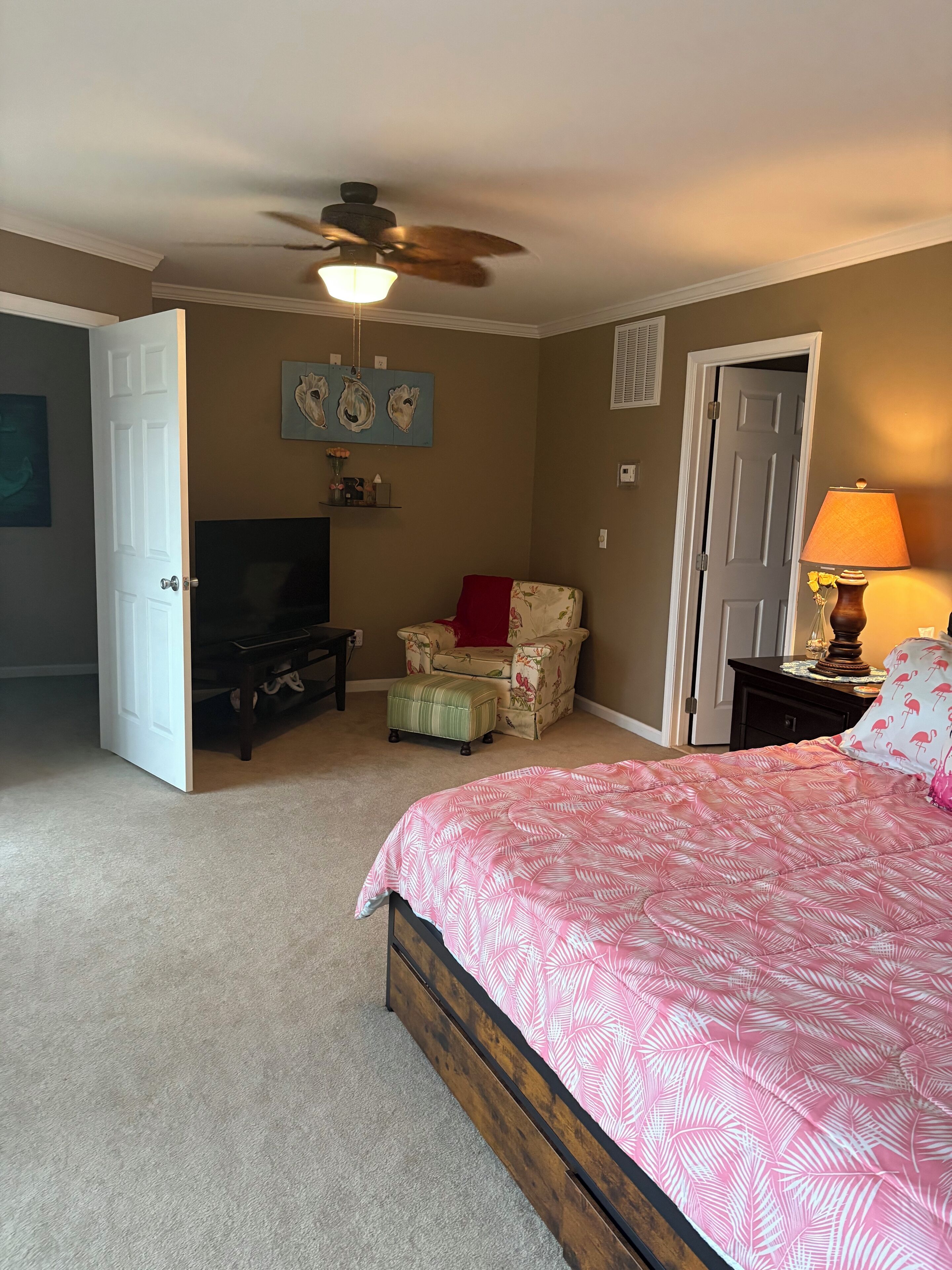 3 bedrooms, iron/ironing board, free WiFi, bed sheets