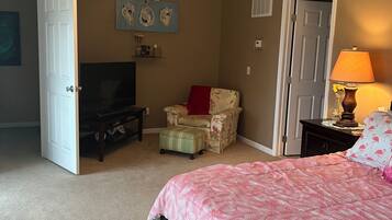 3 bedrooms, iron/ironing board, free WiFi, bed sheets