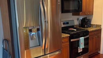 Mikroaaltouuni, uuni, liesi, astianpesukone