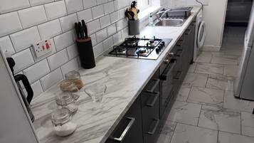 House | Private kitchen | Fridge, microwave, oven, stovetop