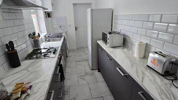 House | Private kitchen | Fridge, microwave, oven, stovetop