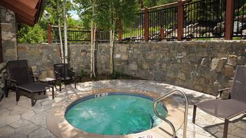 Bain à remous extérieur