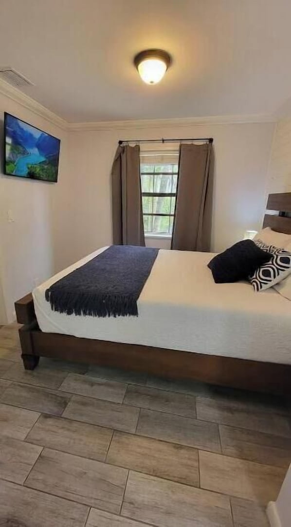 1 bedroom, in-room safe, iron/ironing board, free WiFi