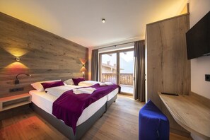 Chalet | 3 bedrooms, individually furnished, bed sheets - Chalet in Neukirchen With Ski-in Access (Neukirchen am Grossvenediger)