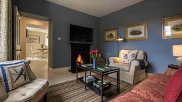 Cottage, 2 Bedrooms | Living area | 32-inch LCD TV with cable channels