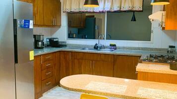 Fridge, microwave, dishwasher, coffee/tea maker