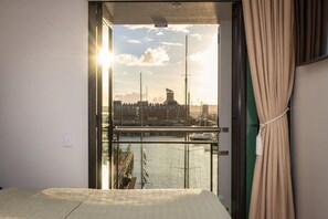 2 habitaciones, escritorio, tabla de planchar con plancha y wifi 