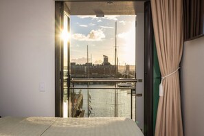 2 soverom, skrivebord, strykejern/-brett og wi-fi