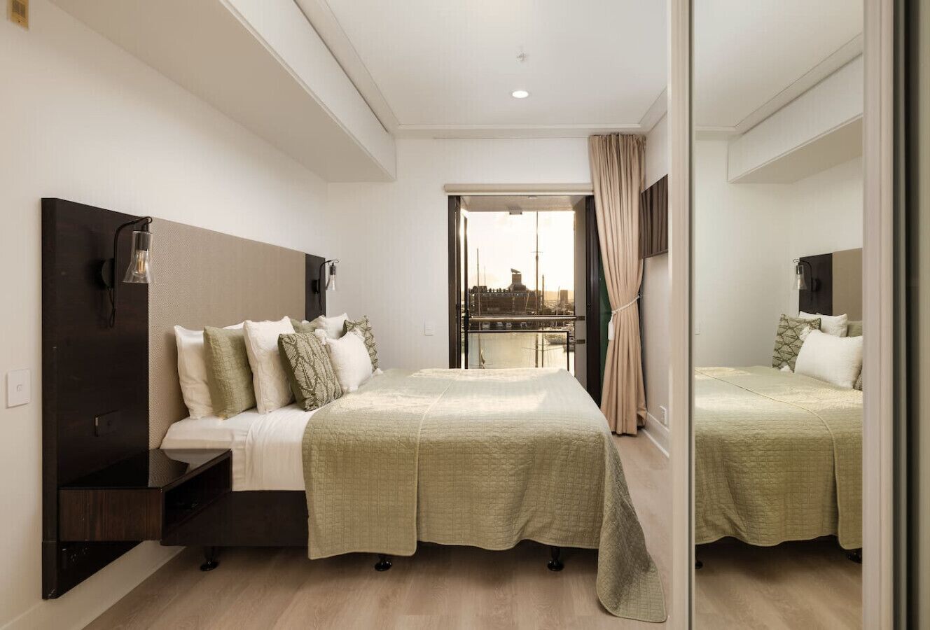 Desk, iron/ironing board, WiFi, bed sheets