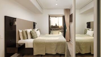 Desk, iron/ironing board, WiFi, bed sheets