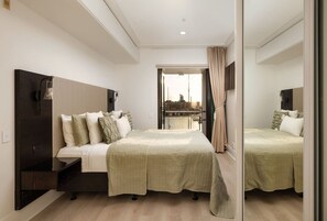 2 bedrooms, desk, iron/ironing board, WiFi