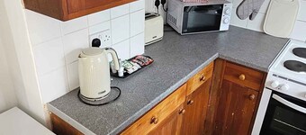 Plas Bellin Comfort Cottages • Kitchen & Bath • Wi-Fi & TV • Pet-Friendly