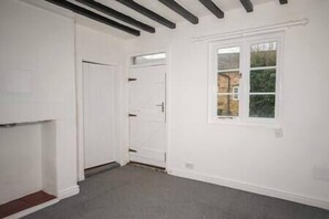 Interior - Plas Bellin • Cosy Cottage • Kitchen & Bath • Wi-Fi & TV • Pet-Friendly (Mold)