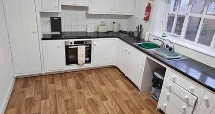 Spacious Duplex Apartment • 5 Bedrooms • Kitchen • Free Wi-Fi • Pet-Friendly