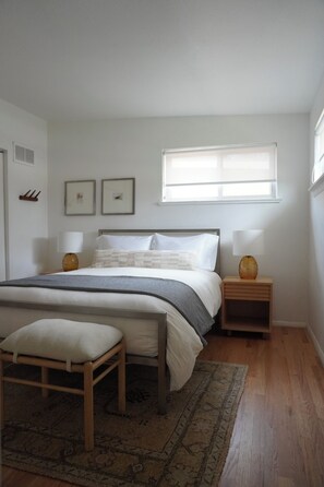 4 Schlafzimmer, Schreibtisch, Bügeleisen/Bügelbrett, Reisekinderbett