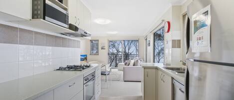 Mikrowelle, Ofen, Herdplatte, Geschirrspüler