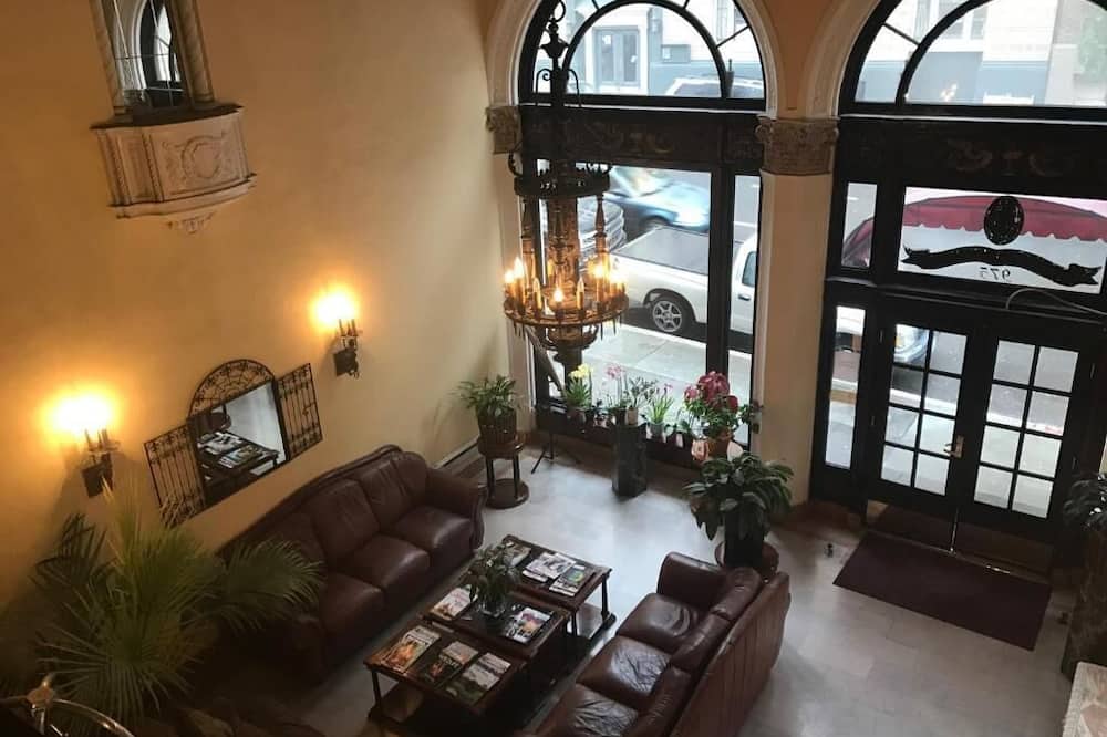 Mayflower Hotel