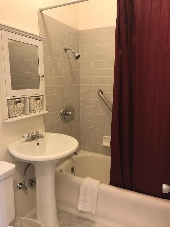 Photo - Mayflower Hotel