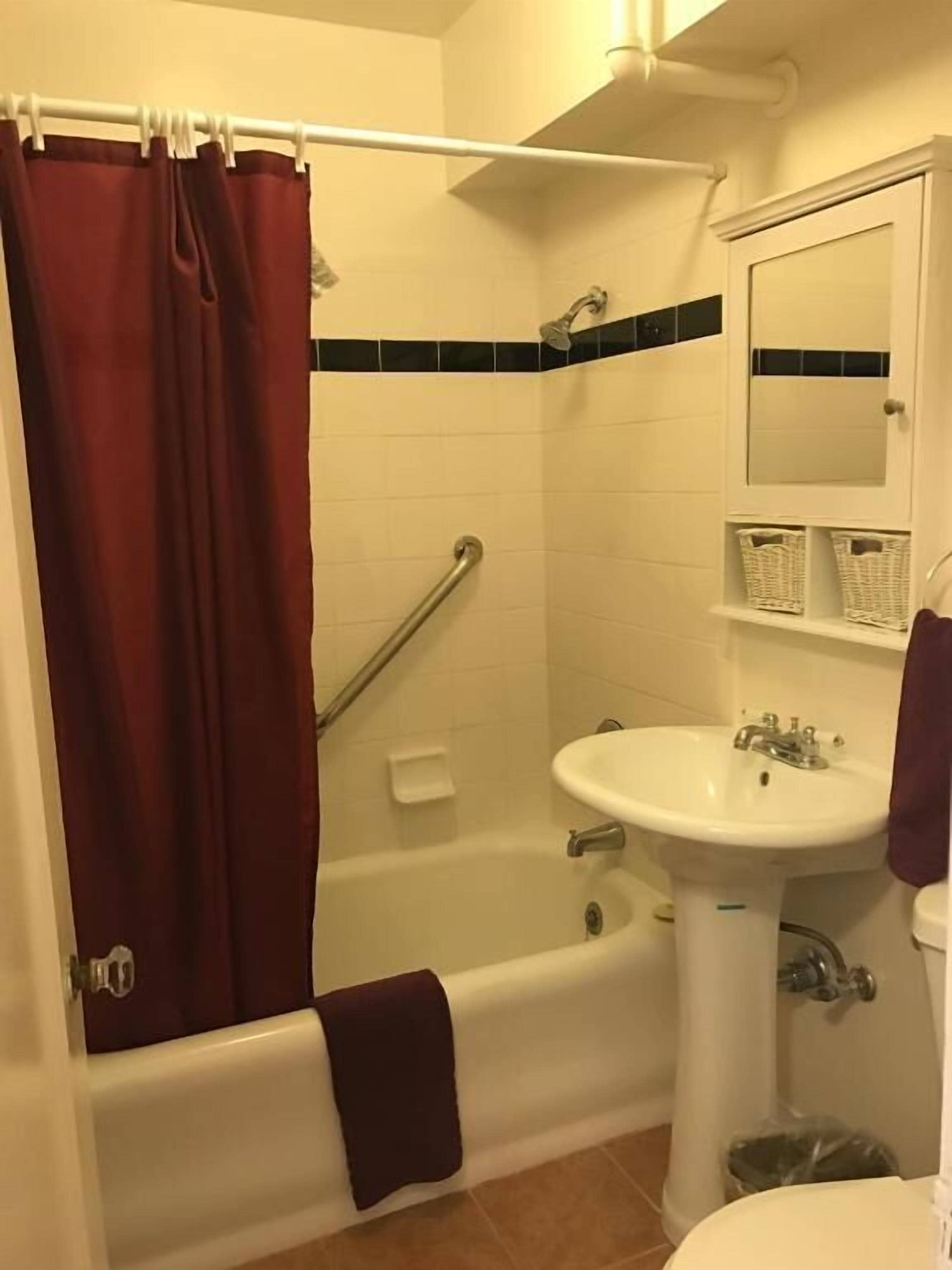 Photo - Mayflower Hotel