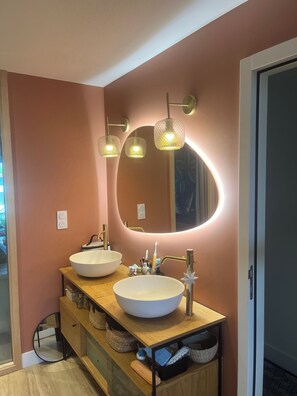 Shower, hair dryer, towels, toilet paper