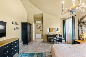 4 bedrooms, iron/ironing board, free WiFi, bed sheets