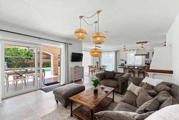 Télévision, baby-foot