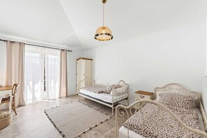 4 chambres, fer et planche à repasser, Wi-Fi gratuit, draps fournis