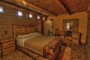 Huone, 1 suuri parisänky | Kannettavalle tietokoneelle sopiva työtila, ilmainen Wi-Fi