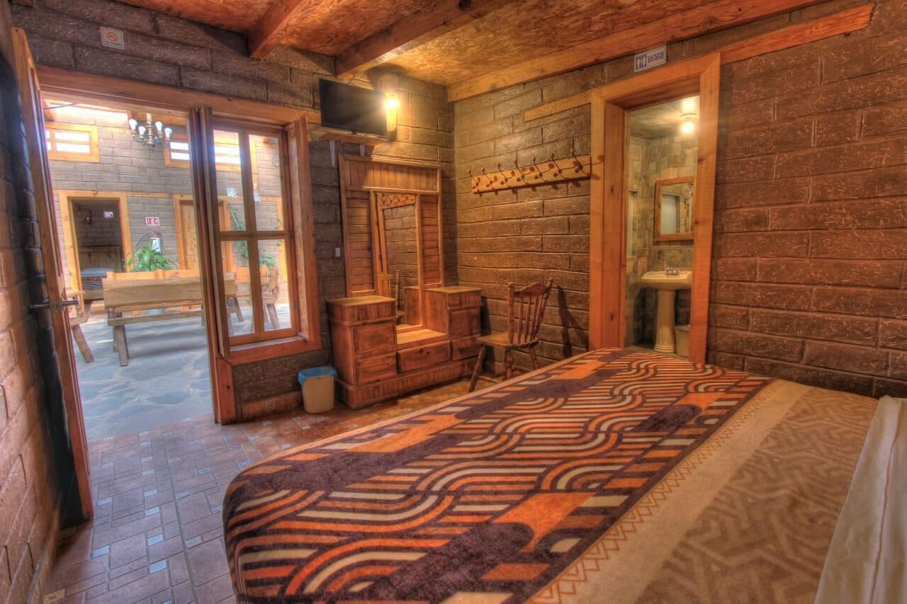 Room, 1 King Bed | Laptop workspace, free WiFi