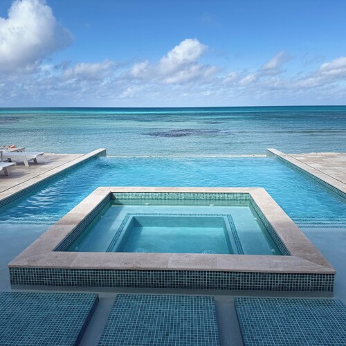 Bimini Beach Bungalows; Luxurious Oceanfront 6-bed 12 bed Estate - private beach