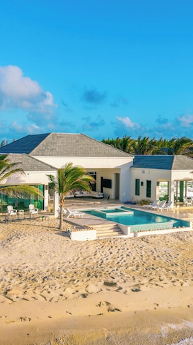 Bimini Beach Bungalows; Luxurious Oceanfront 6-bed 12 bed Estate - private beach