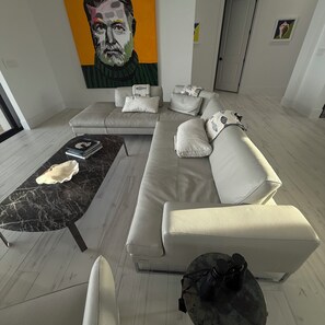 スマートテレビ、卓球台、ミュージックライブラリ、プリンター