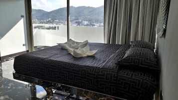 4 bedrooms, desk, iron/ironing board, travel cot