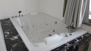 Dusj, boblebad, hårføner og håndklær