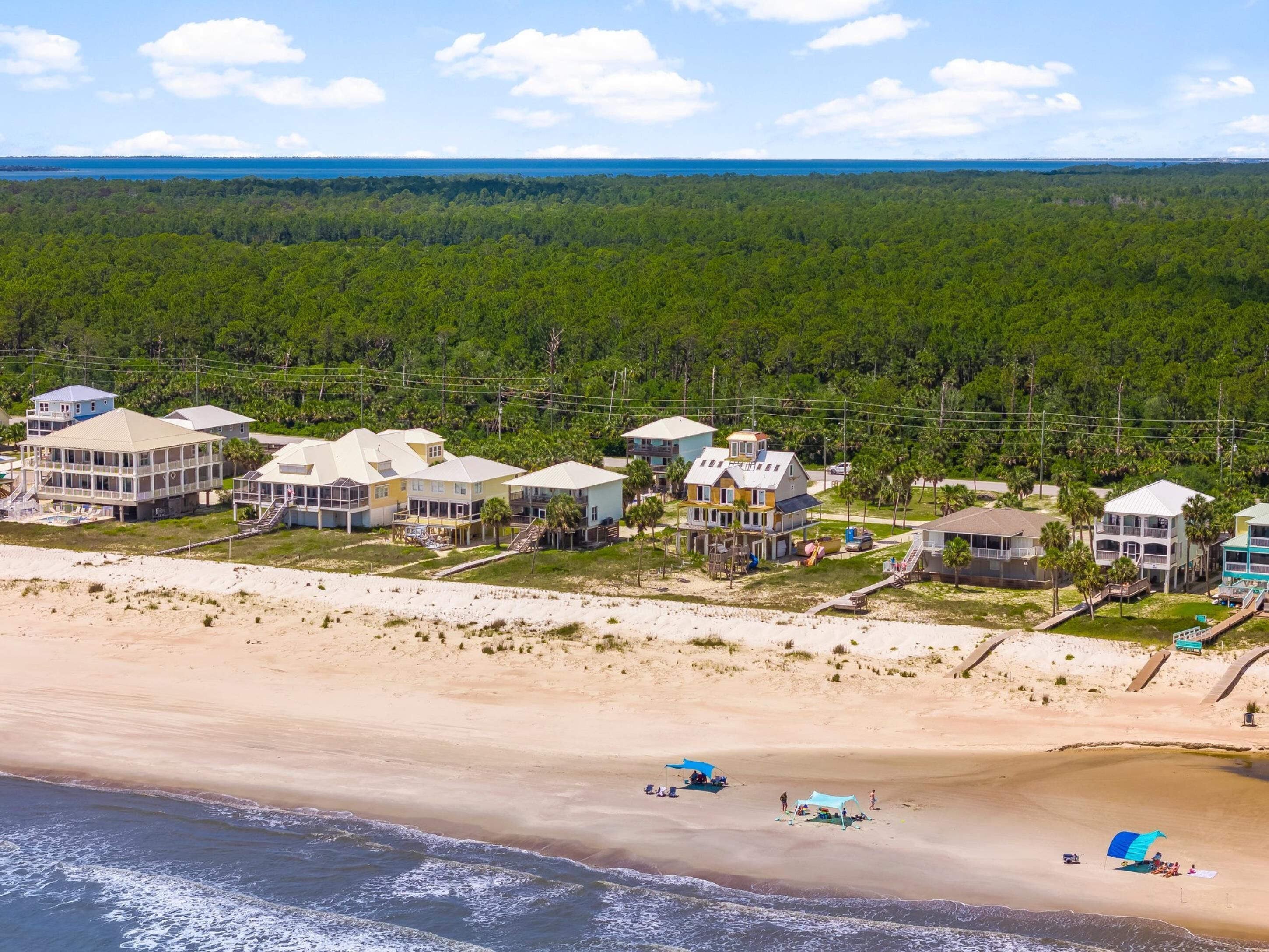 靠近海滩、白沙