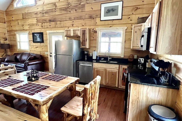 Cabin, Private Bathroom, Mountain View (Little Bear Cabin) | Lounge