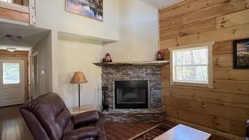 Cabin, Private Bathroom, Mountain View (Little Bear Cabin) | Interior
