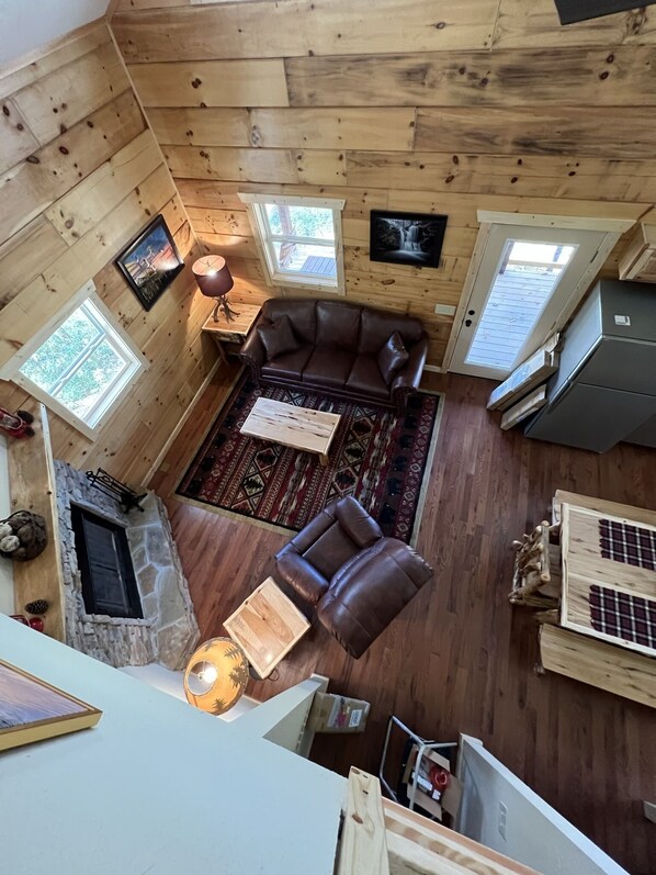 Chalet rustique, salle de bain privée, vue sur la montagne (Little Bear Cabin) | Intérieur
