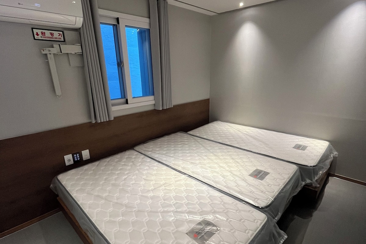 Family Room, Private Bathroom | Free WiFi