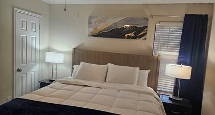 SUPERHOST/Luxury Triple "T" w/Foosball Game, Crib, Baby Bath