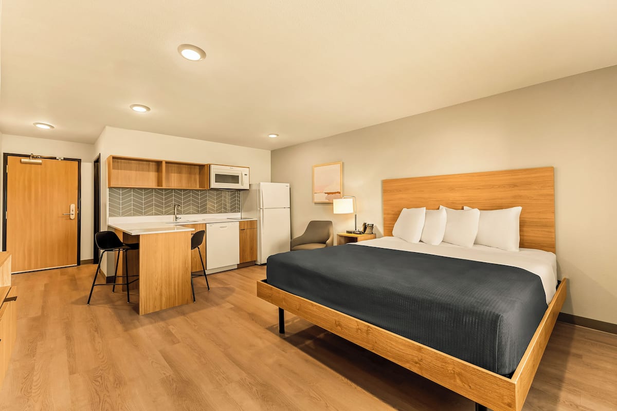 Studio Suite, 1 King Bed, Non Smoking