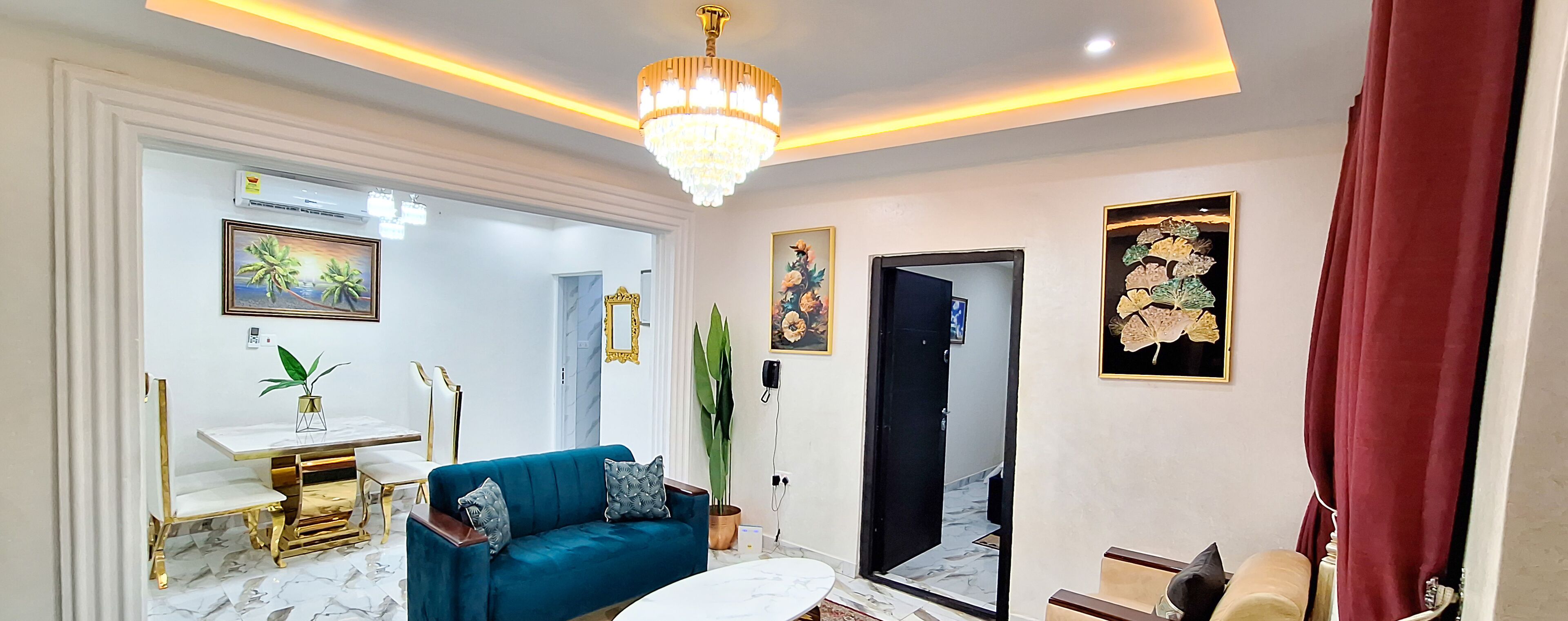 Deluxe Suite, Balcony, City View | Living area