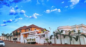 Front of property - Lutz Ville Apartments (Kumasi)