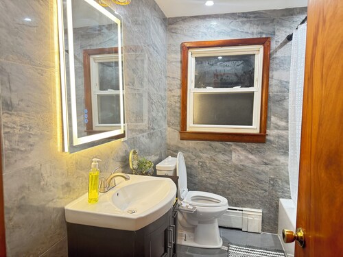 Charming Vacation Home Near Niagara Falls & Highmark Stadium