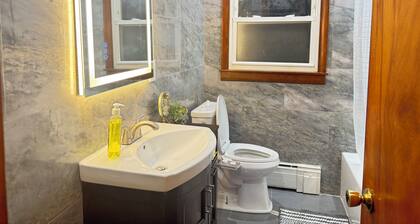 Charming Vacation Home Near Niagara Falls & Highmark Stadium
