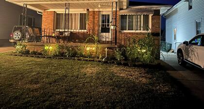 Charming Vacation Home Near Niagara Falls & Highmark Stadium