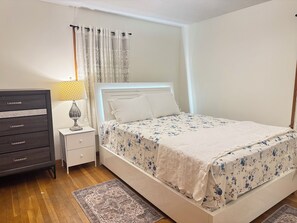 3 bedrooms, iron/ironing board, WiFi, bed sheets